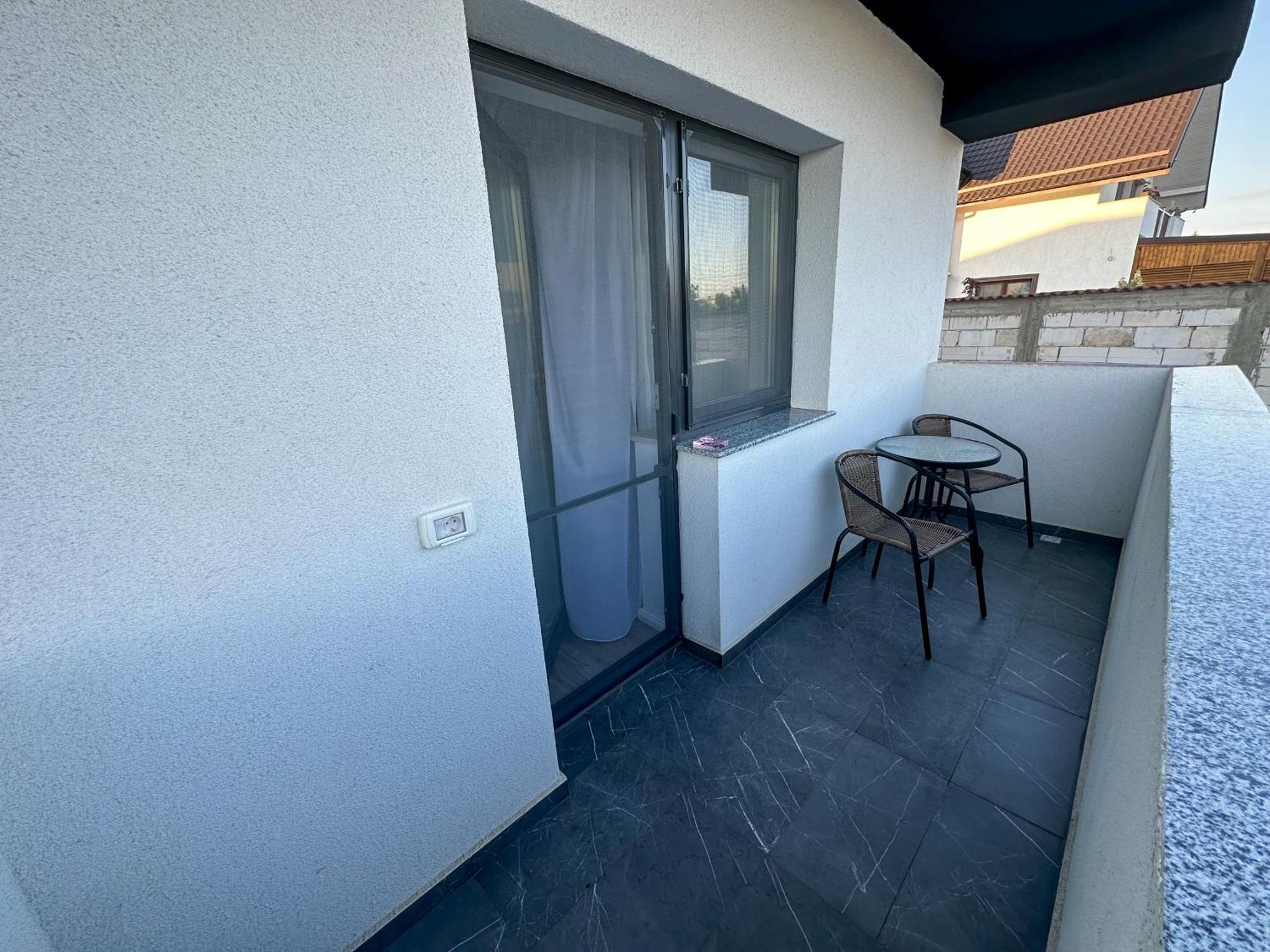 Zim Family Airport Apartman Otopeni Kültér fotó